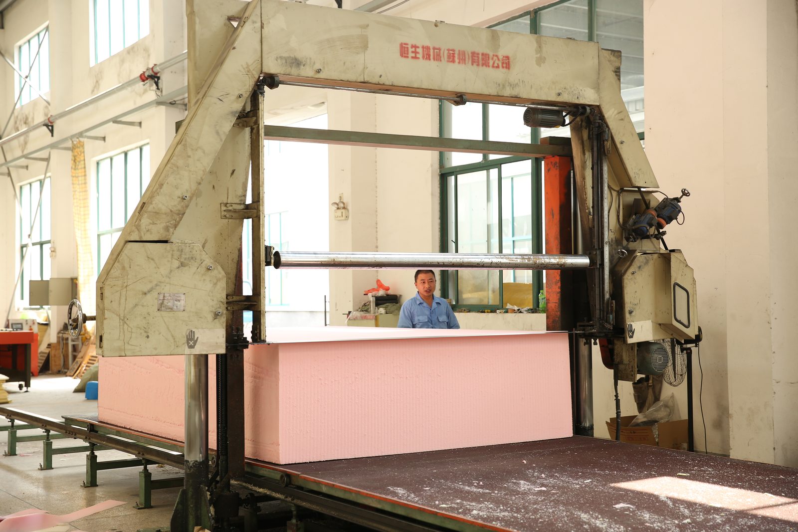 Round cutting machine for custom foam